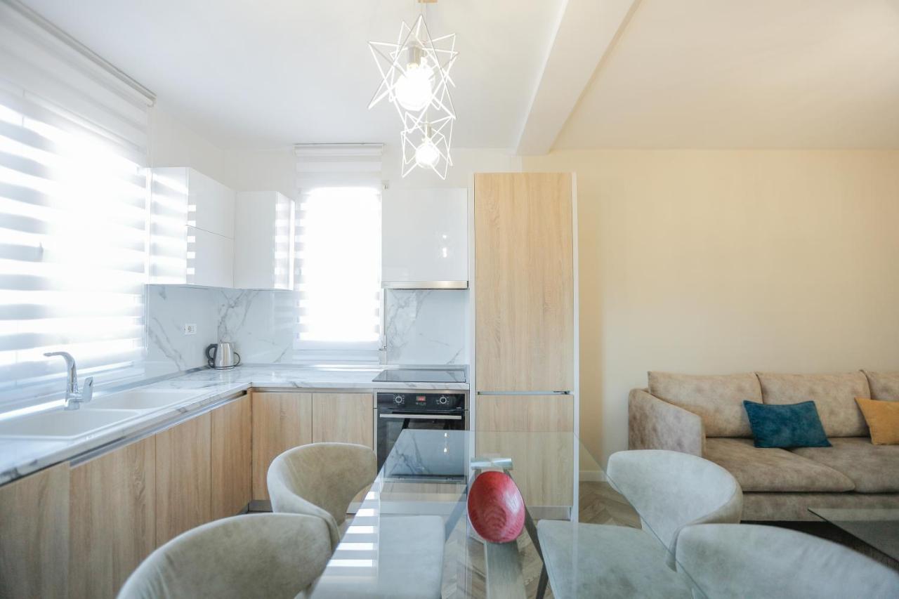 Miku Apartments-Luxury City View At Wilson Square Tirana Eksteriør billede
