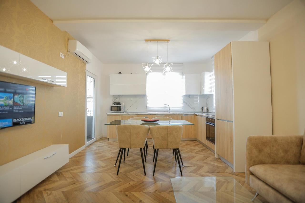 Miku Apartments-Luxury City View At Wilson Square Tirana Eksteriør billede