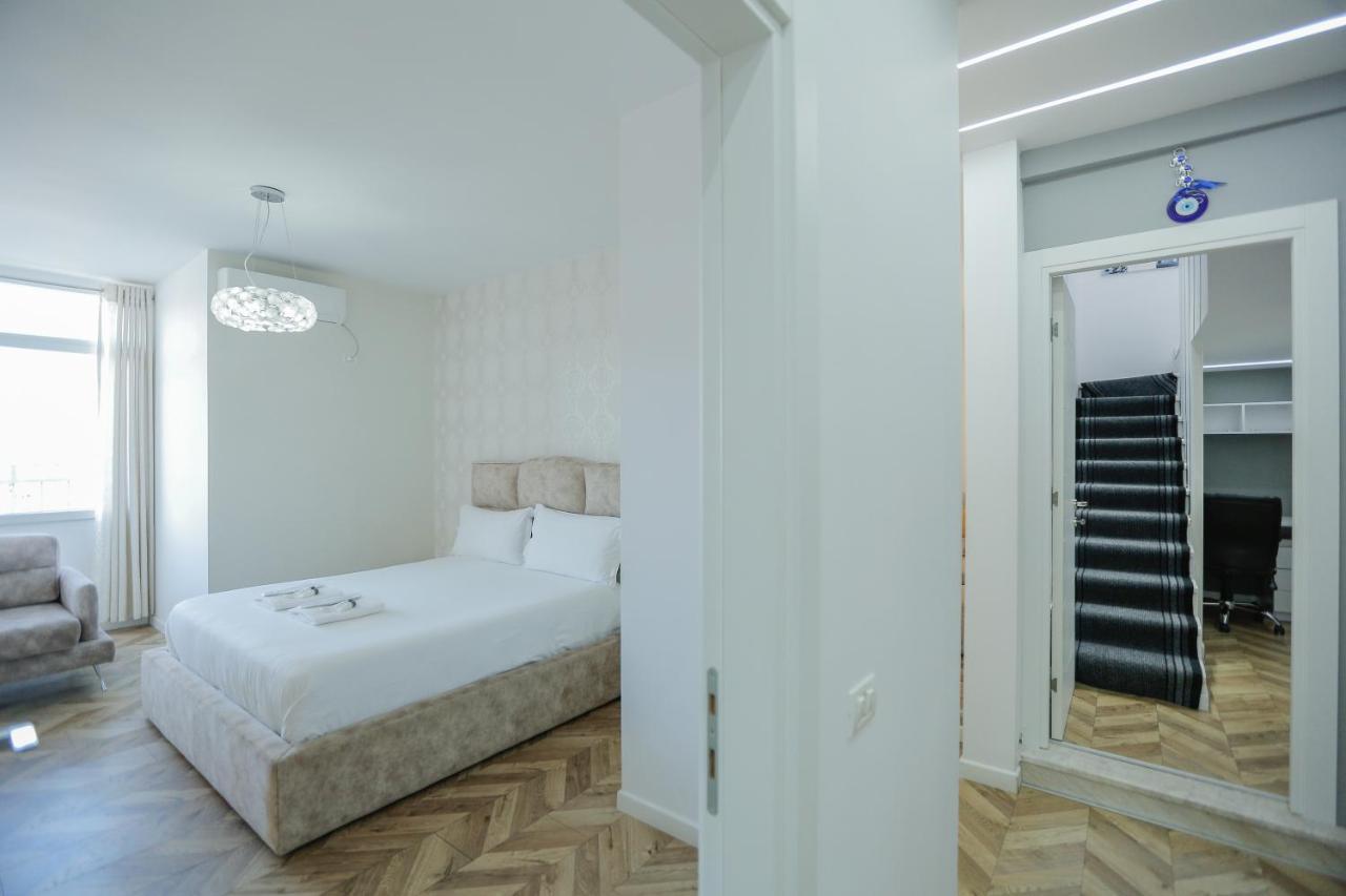 Miku Apartments-Luxury City View At Wilson Square Tirana Eksteriør billede