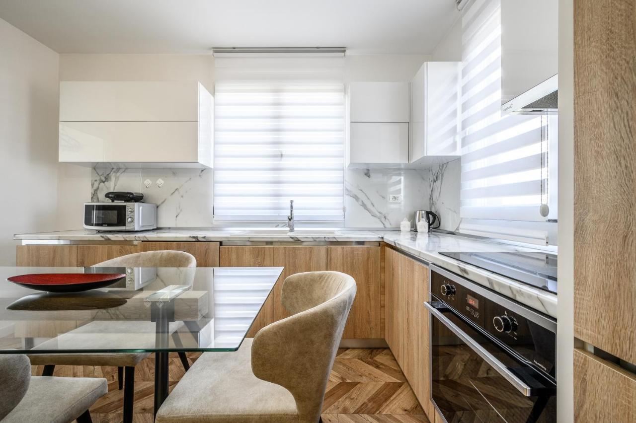 Miku Apartments-Luxury City View At Wilson Square Tirana Eksteriør billede