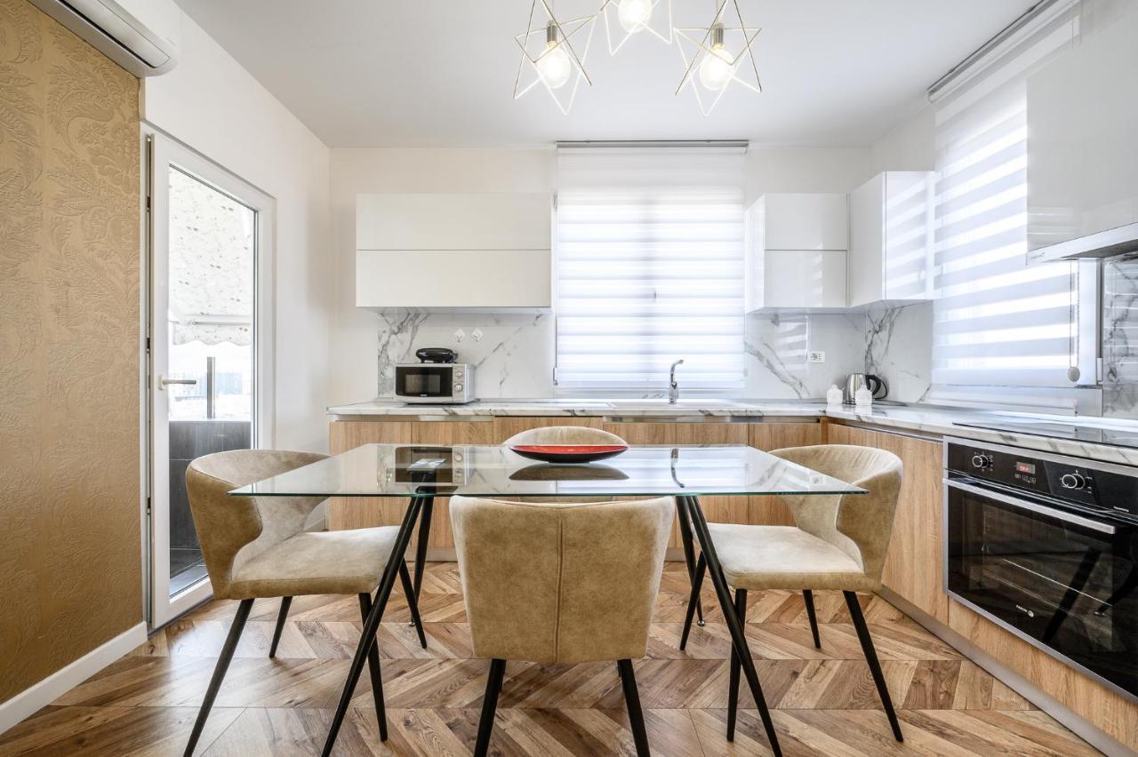 Miku Apartments-Luxury City View At Wilson Square Tirana Eksteriør billede