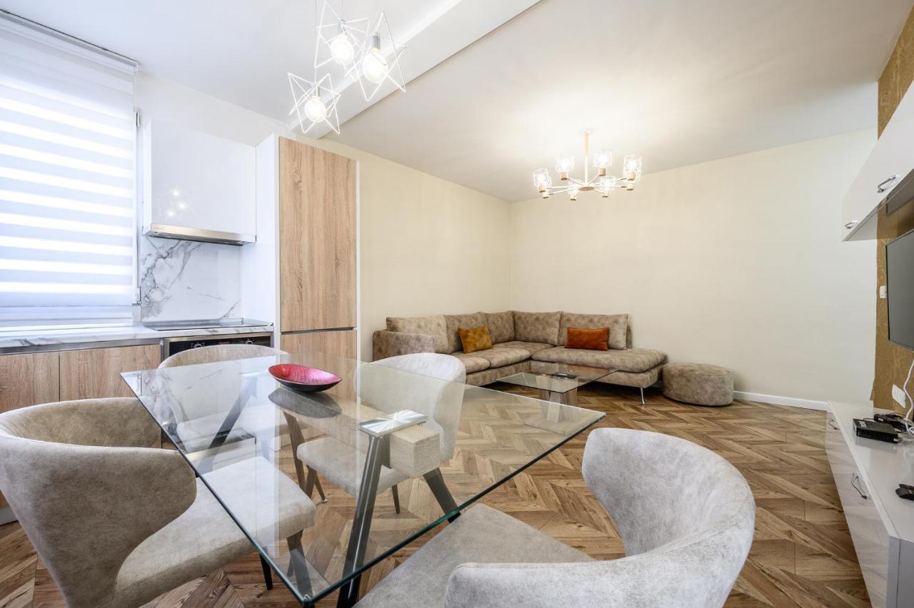 Miku Apartments-Luxury City View At Wilson Square Tirana Eksteriør billede