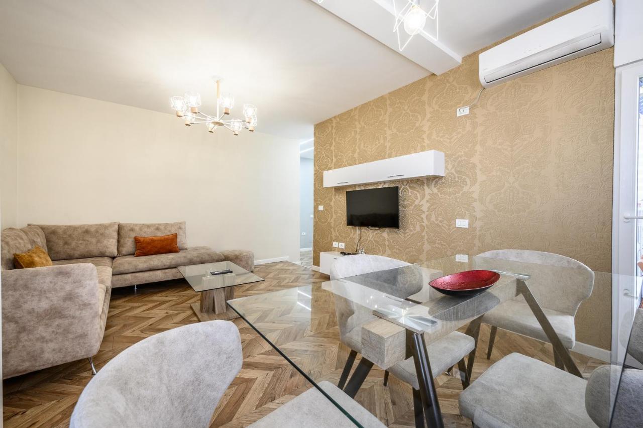 Miku Apartments-Luxury City View At Wilson Square Tirana Eksteriør billede