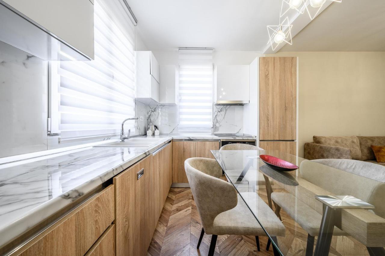Miku Apartments-Luxury City View At Wilson Square Tirana Eksteriør billede