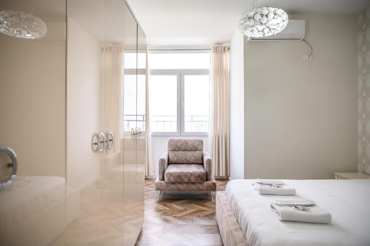 Miku Apartments-Luxury City View At Wilson Square Tirana Eksteriør billede