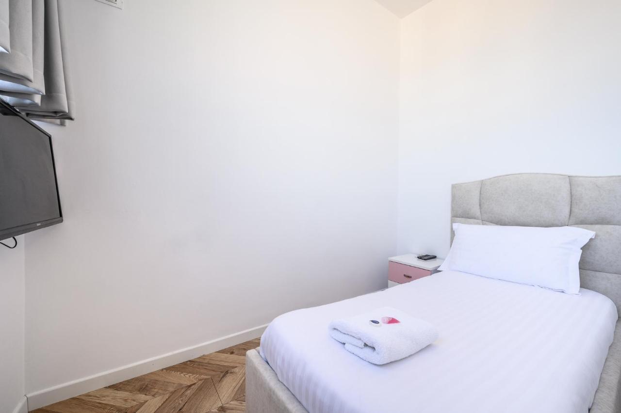 Miku Apartments-Luxury City View At Wilson Square Tirana Eksteriør billede