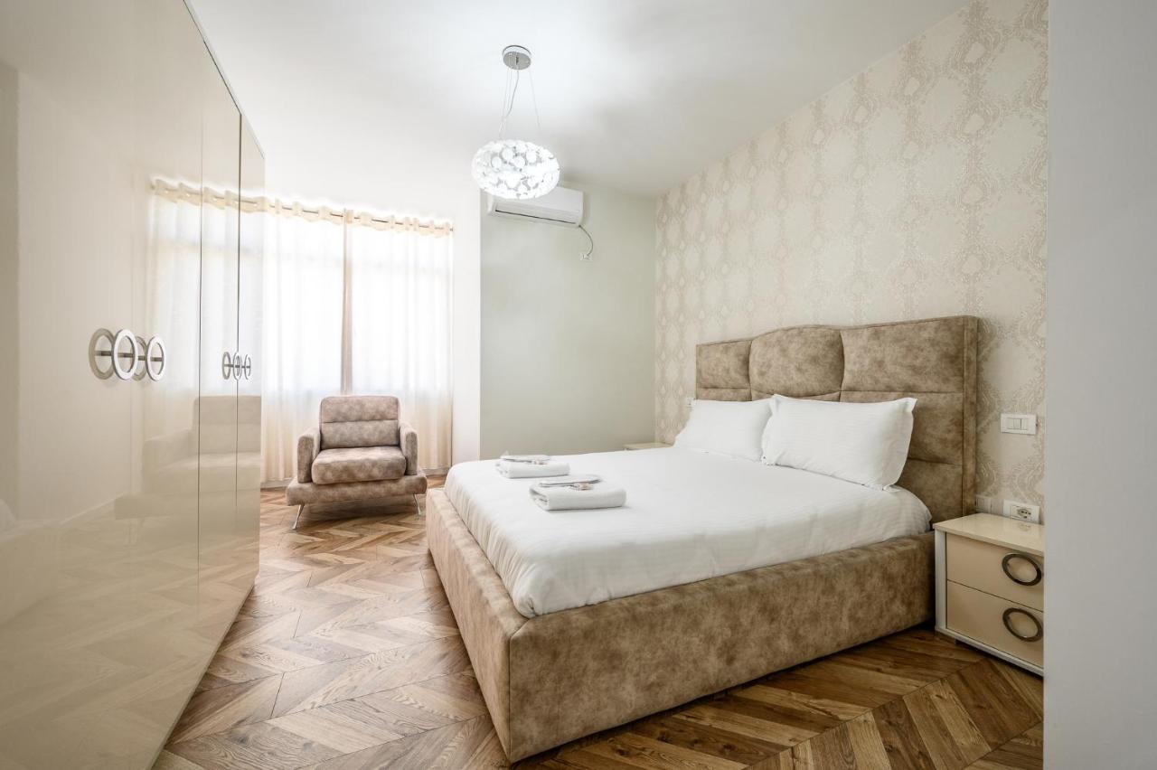 Miku Apartments-Luxury City View At Wilson Square Tirana Eksteriør billede