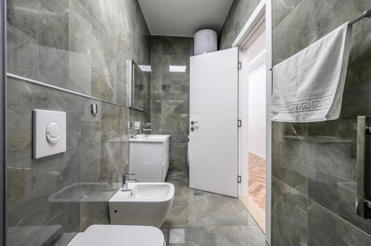 Miku Apartments-Luxury City View At Wilson Square Tirana Eksteriør billede