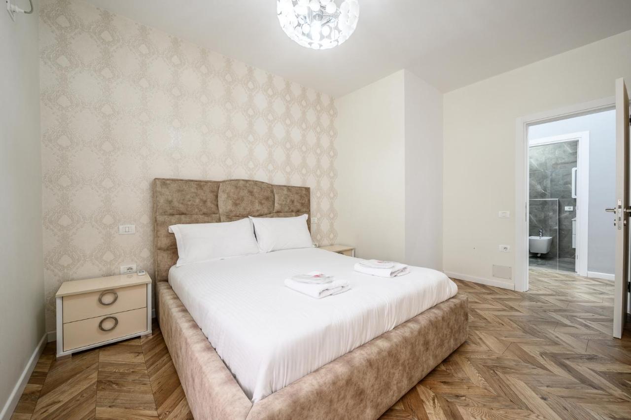 Miku Apartments-Luxury City View At Wilson Square Tirana Eksteriør billede