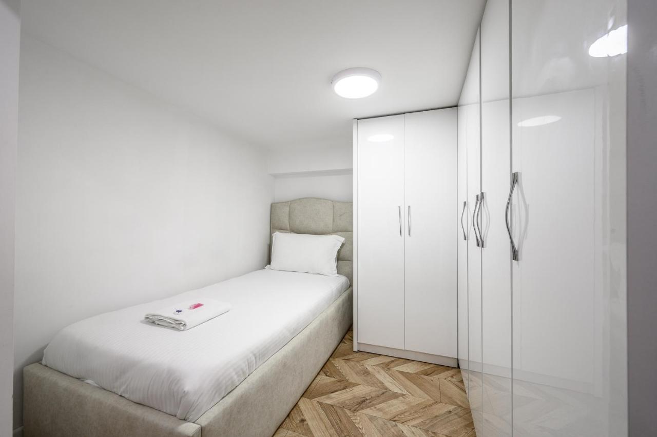 Miku Apartments-Luxury City View At Wilson Square Tirana Eksteriør billede
