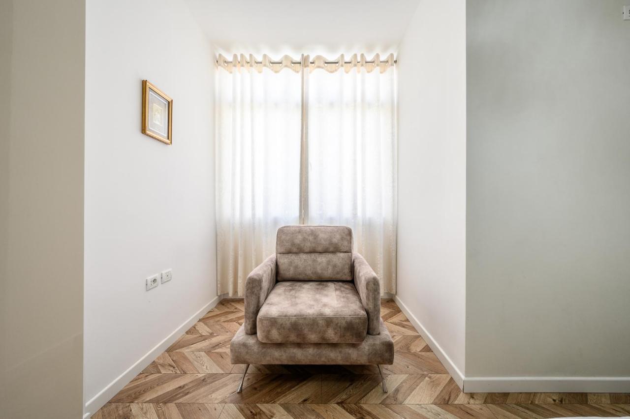 Miku Apartments-Luxury City View At Wilson Square Tirana Eksteriør billede