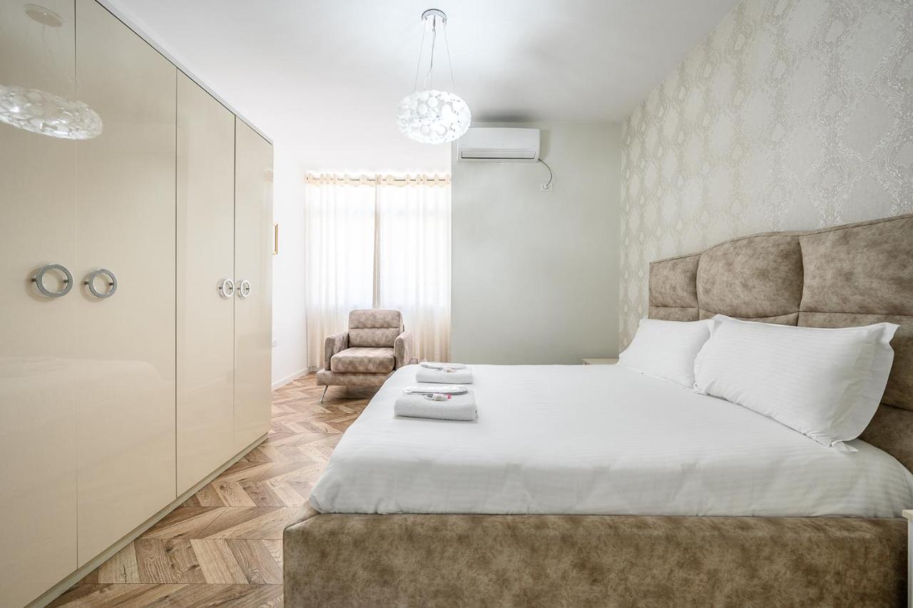 Miku Apartments-Luxury City View At Wilson Square Tirana Eksteriør billede