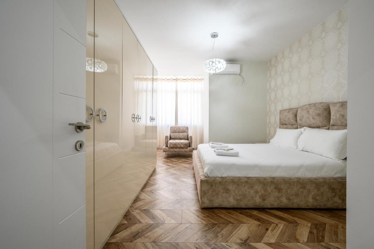 Miku Apartments-Luxury City View At Wilson Square Tirana Eksteriør billede