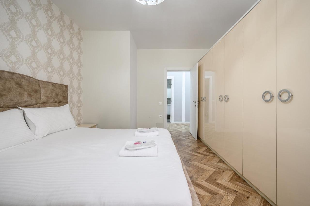 Miku Apartments-Luxury City View At Wilson Square Tirana Eksteriør billede